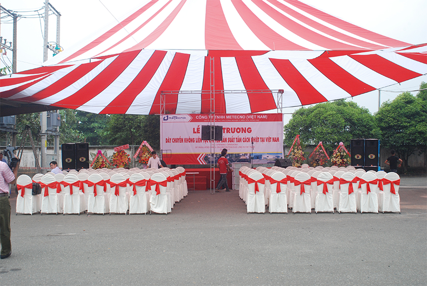 Cho thuê nhà dù đỏ trắng dù đường kính 22m, cho sự kiện lễ khai chương.