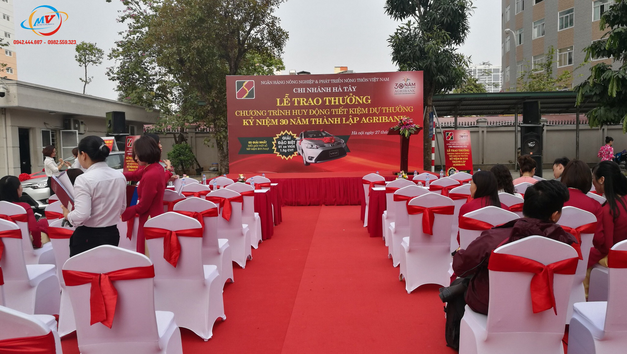 lắp dáp sân khấu cho lễ trao giải ngân hàng agribank tại Trần Phú 